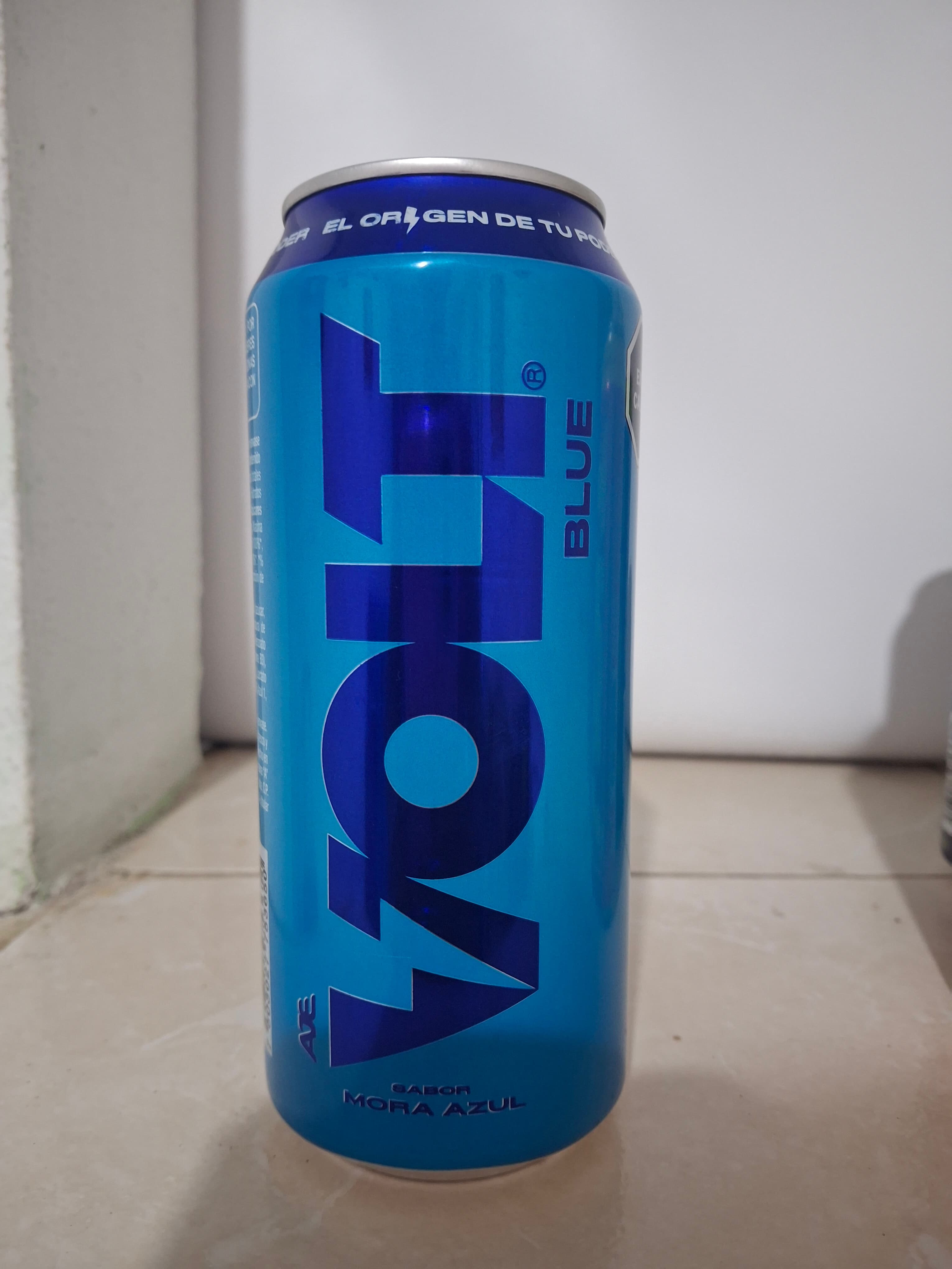 Bebida energética Volt Blue Energy sabor mora azul 473 ml